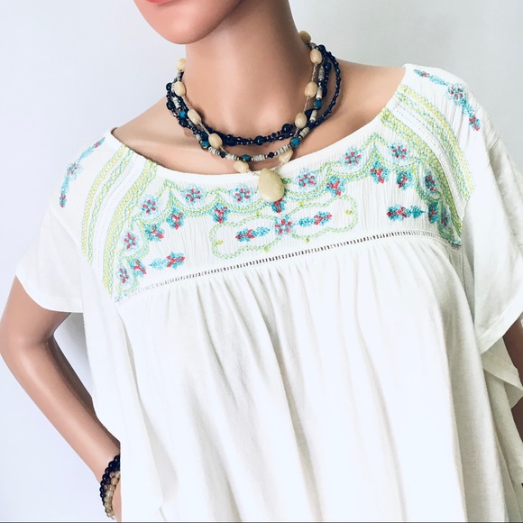 Chip & Pepper Embroidered Tunic w/Ruffled Sleeve - Picture 2 of 6